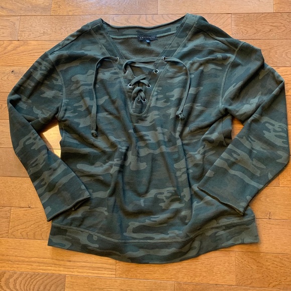 Sanctuary Tops - 🔥Sanctuary Green Camo Lace Up Top/Sweatshirt🔥